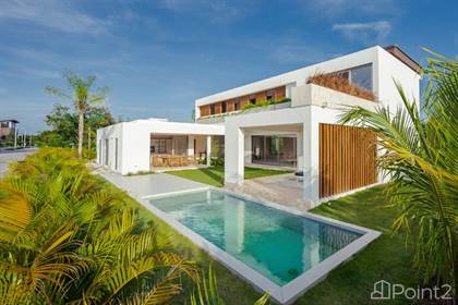 Spanish style Villa|US$600,000 | 418 m2 | 3 BDR - photo 1 of 21