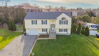 133 Point West Dr, Fall River, MA, 02720