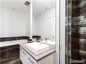 370 Rue St-André, Montreal, QC - photo 16 of 29