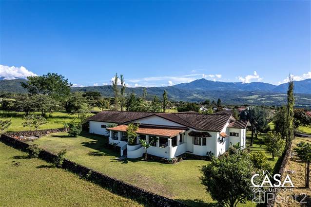 Luxurious House with Apartment for Sale in the Boquete Canyon Village Gated Community, Chiriquí