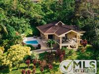 Photo of Hermosa Villa en la Ladera de Bocas del Toro, Red Frog Beach Resort