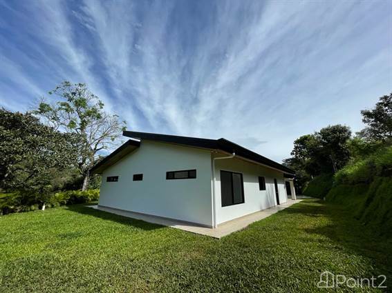 Brand-new 3-bedroom home with swimming pool in Roca Verde, Alajuela