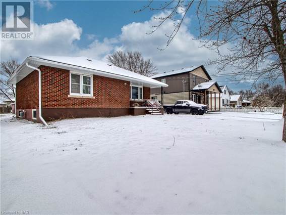 House For Sale at 875 SOUTHWORTH Street, Welland, Ontario, L3B2A2 | Point2