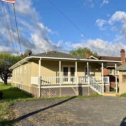 House For Sale At 229 Mountain Ave, White Sulphur Springs, Wv, 24986 