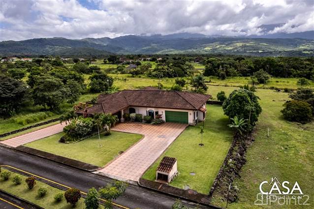 Immaculate High-Quality Residence in Boquete Canyon Village, Chiriquí