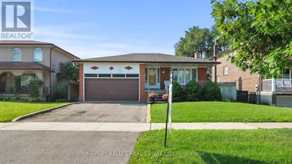 Picture of 45 SANDALE GDNS, Toronto, Ontario, M3H3V3