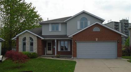 Picture of 433 ST MICHAELS Court, Sarnia, Ontario, N7S 6E6