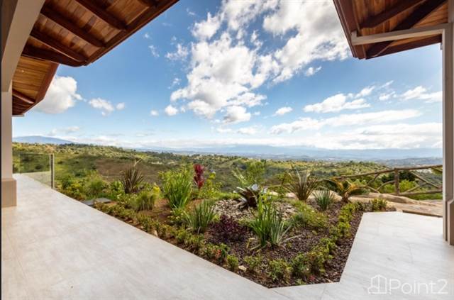 Country Elegance House in Oro Monte Gated Community, Naranjo