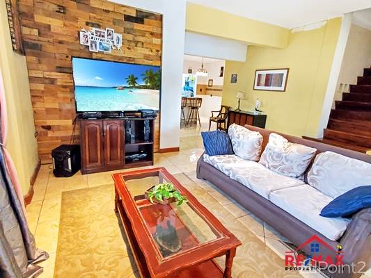 #4052 - Six Bedroom Home with Separate Apartment in Capital City, Belmopan, Belize