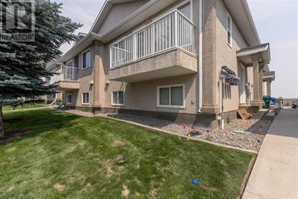 Picture of 2, 7 Highlands Place W, Lethbridge, Alberta, T1J4X7