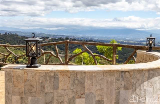 Country Elegance House in Oro Monte Gated Community, Naranjo