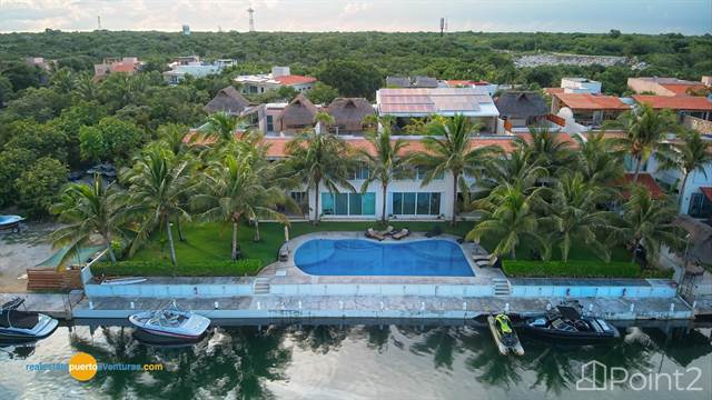 Luxurious 3+ Bedroom Marina Front Townhouse w/ Boatslip, Quintana Roo