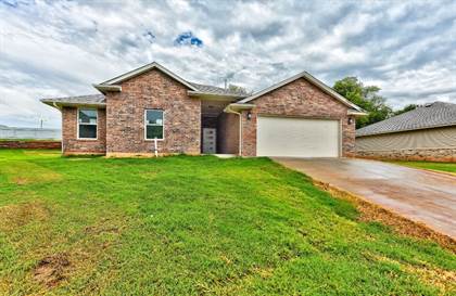 Picture of 300 Tuscany Circle, Noble, OK, 73068