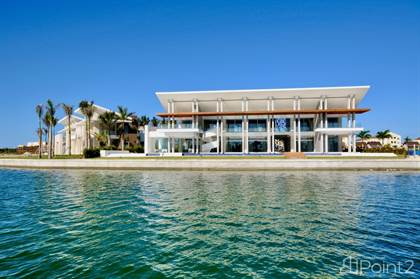 Island Paradise: Stunning Waterfront 5-Bedroom Villa in Cap Cana Marina, Punta Cana, La Altagracia