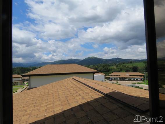 2 Story, 3 Bedroom House w Panoramic Mountain View